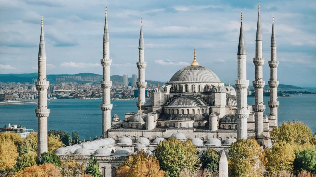Günübirlik İstanbul Maneviyat turunda Sultanahmet Camii ziyareti